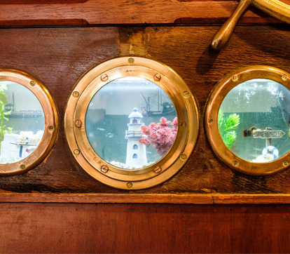 decorations inside the harbour inn